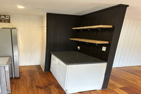Photo of property in 1 Piha Road, Piha, New Lynn, 0772
