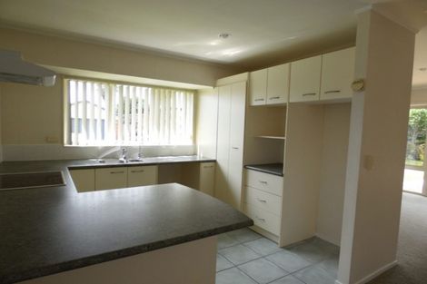 Photo of property in 72 Kingdale Road, Henderson, Auckland, 0610