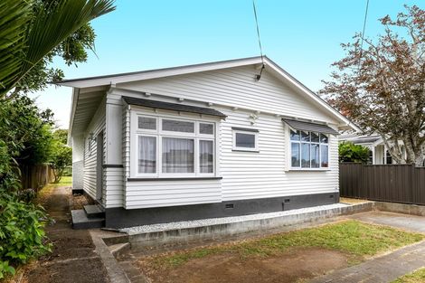 Photo of property in 5 Huatoki Street, Vogeltown, New Plymouth, 4310