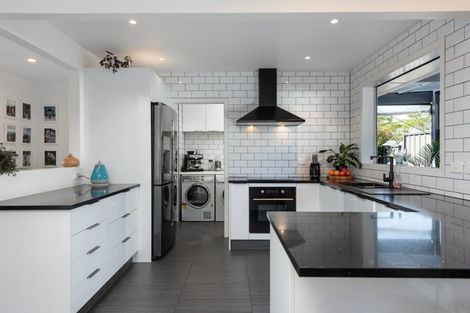 Photo of property in 11 Highmore Place, Brookfield, Tauranga, 3110