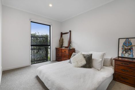 Photo of property in 2/3 Genevieve Lane, Hobsonville, Auckland, 0616