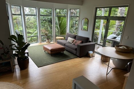 Photo of property in 90 Park Road, Titirangi, Auckland, 0604