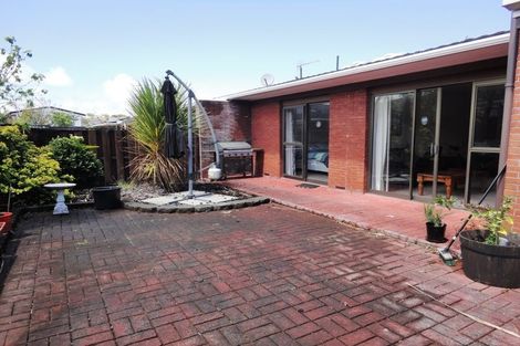 Photo of property in 2/76 Wellington Street, Howick, Auckland, 2014