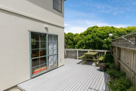 Photo of property in 40 Landsdowne Terrace, Karori, Wellington, 6012