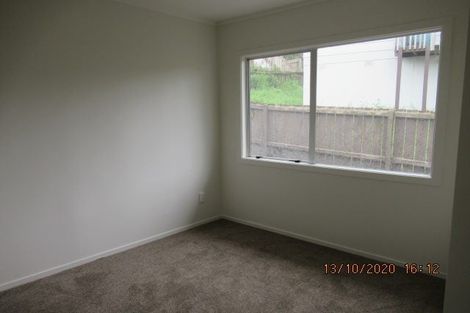 Photo of property in 15 Fernhaven Place, Massey, Auckland, 0614