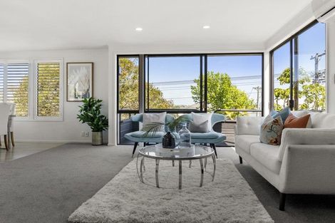 Photo of property in 2/94 Norwood Road, Bayswater, Auckland, 0622