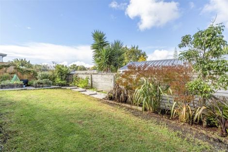 Photo of property in 24 Sylvan Crescent, Te Atatu South, Auckland, 0610