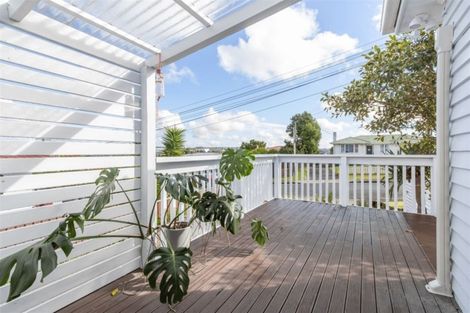 Photo of property in 24 Sylvan Crescent, Te Atatu South, Auckland, 0610