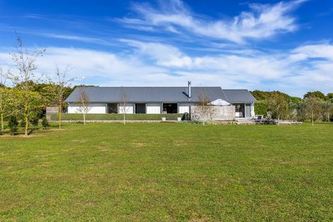 Photo of property in 1037 State Highway 1, Te Horo, Otaki, 5581