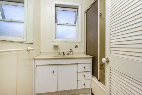 Photo of property in 2/22 Windy Ridge Road, Glenfield, Auckland, 0629