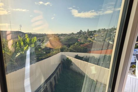 Photo of property in 36 Trias Road, Totara Vale, Auckland, 0629