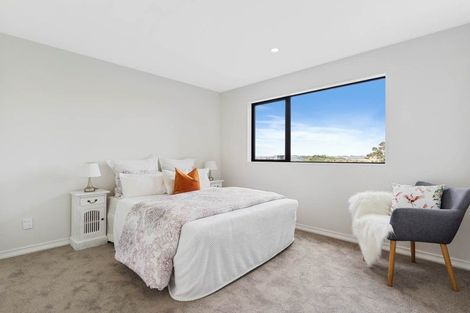 Photo of property in 36 Paparahi Place, Wainui, 0992