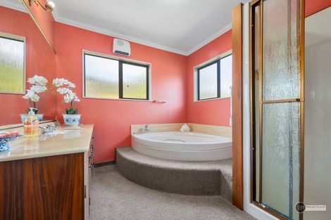 Photo of property in 2 Lady Bell Grove, Lowry Bay, Lower Hutt, 5013