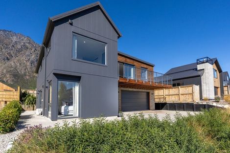 Photo of property in 104 Spur Ridge Rise, Jacks Point, 9371