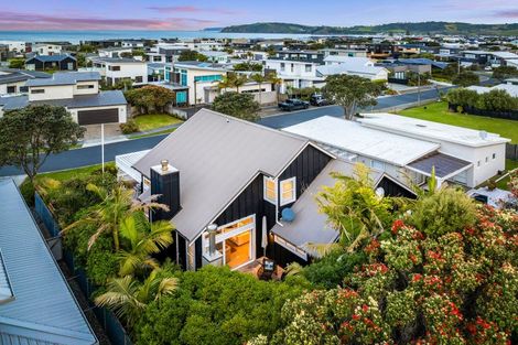 Photo of property in 16 Te Mana Street, Omaha, 0986