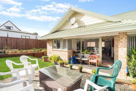 Photo of property in 2/27 Wai Iti Place, Clendon Park, Auckland, 2103