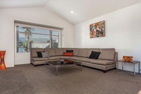Photo of property in 15 Cinnabar Place, Westgate, Auckland, 0614