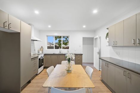 Photo of property in 27 Liverton Crescent, Bishopdale, Christchurch, 8053