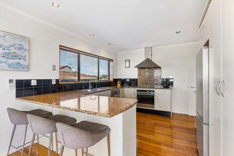 Photo of property in 8 Pounamu Place, Shelly Park, Auckland, 2014