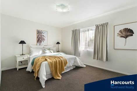 Photo of property in 1/729 Swanson Road, Swanson, Auckland, 0612