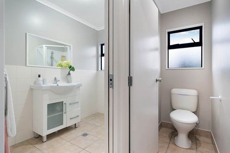 Photo of property in 32d Gifford Road, Papatoetoe, Auckland, 2025