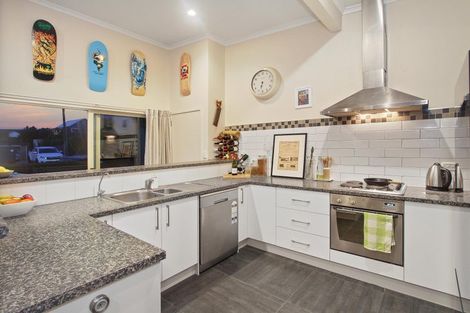 Photo of property in 9 Keven Road, Clarks Beach, Pukekohe, 2679