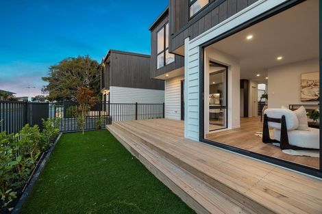 Photo of property in 10a Prince Regent Drive, Half Moon Bay, Auckland, 2012