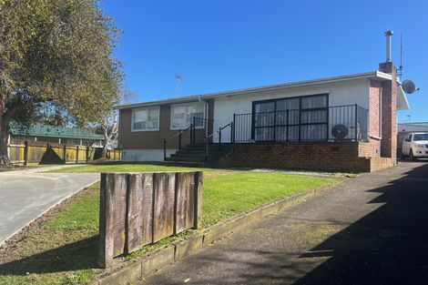 Photo of property in 10 Lomas Place, Manurewa, Auckland, 2102
