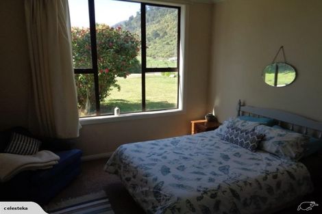 Photo of property in 33 Main Road, Hector, 7822