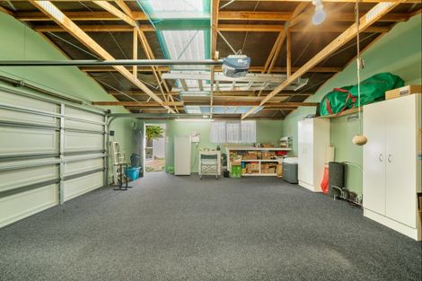 Photo of property in 33 Heta Road, Highlands Park, New Plymouth, 4312