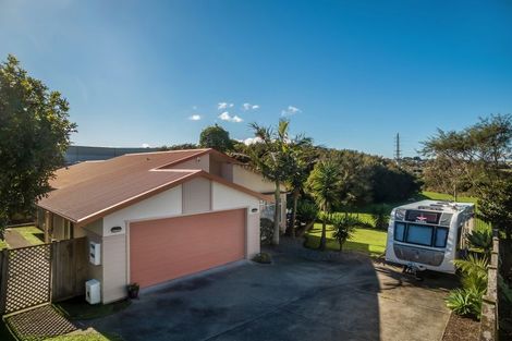 Photo of property in 15 Cinnabar Place, Westgate, Auckland, 0614
