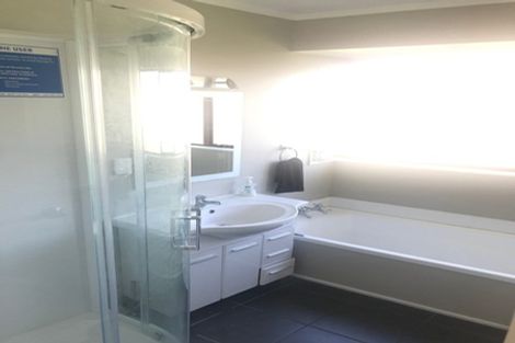 Photo of property in 14 Kilkenny Place, Fitzherbert, Palmerston North, 4410