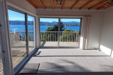 Photo of property in 7 Glenville Road, Karaka Bays, Wellington, 6022