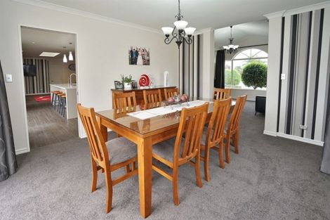 Photo of property in 18 Burgundy Court, Rototuna, Hamilton, 3210