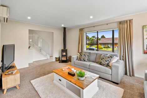 Photo of property in 10 Dalkeith Place, Opaheke, Papakura, 2113