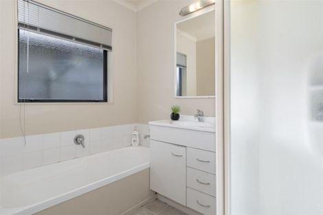 Photo of property in 86 Village Park Drive, Welcome Bay, Tauranga, 3112