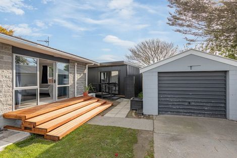 Photo of property in 2/11 Farnborough Street, Aranui, Christchurch, 8061