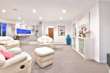 Photo of property in 24 Chesterfield Way, Orewa, 0931