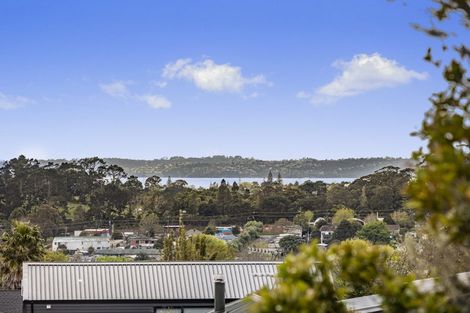 Photo of property in 18 Tokai Place, Glen Eden, 0602