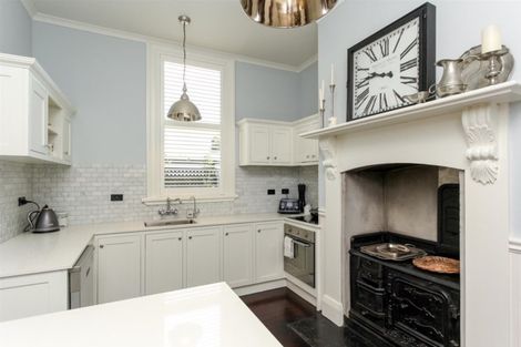 Photo of property in 28 Waiwaka Terrace, Strandon, New Plymouth, 4312