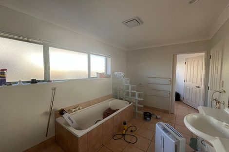 Photo of property in 2/10 Nadine Place, Mangere Bridge, Auckland, 2022