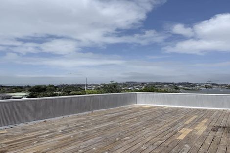 Photo of property in 5 Red Beach Road, Red Beach, 0932