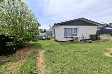 Photo of property in 2/52 Bayly Street, Waitara, 4320