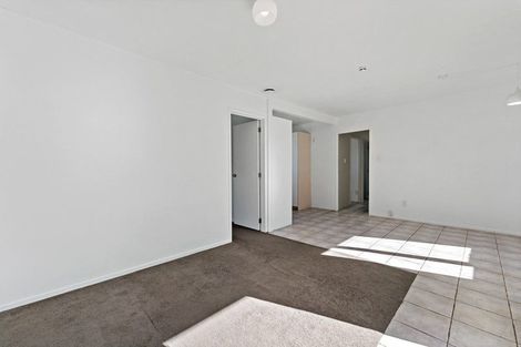 Photo of property in 1/14 Chislehurst Street, Henderson, Auckland, 0612