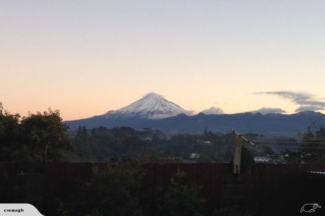 Photo of property in 86 Awanui Street, Merrilands, New Plymouth, 4312