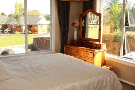 Photo of property in 64 Great North Road, Winton, 9720