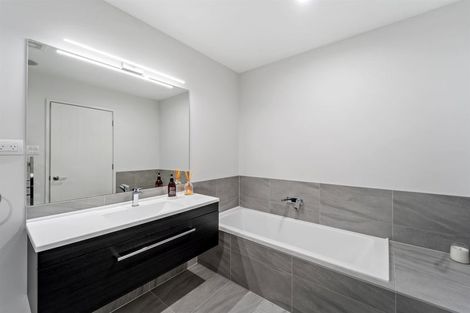 Photo of property in 4 Nohanga Lane, Hobsonville, Auckland, 0616