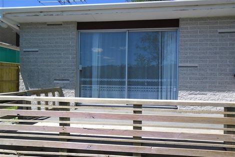 Photo of property in 16 Hillside Drive, Maoribank, Upper Hutt, 5018