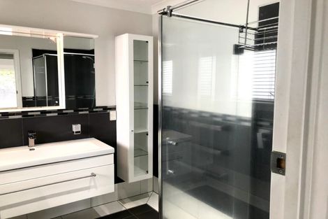 Photo of property in 25 Bradbury Road, Botany Downs, Auckland, 2010