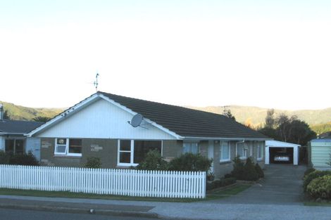 Photo of property in 2/6 Parkway, Wainuiomata, Lower Hutt, 5014